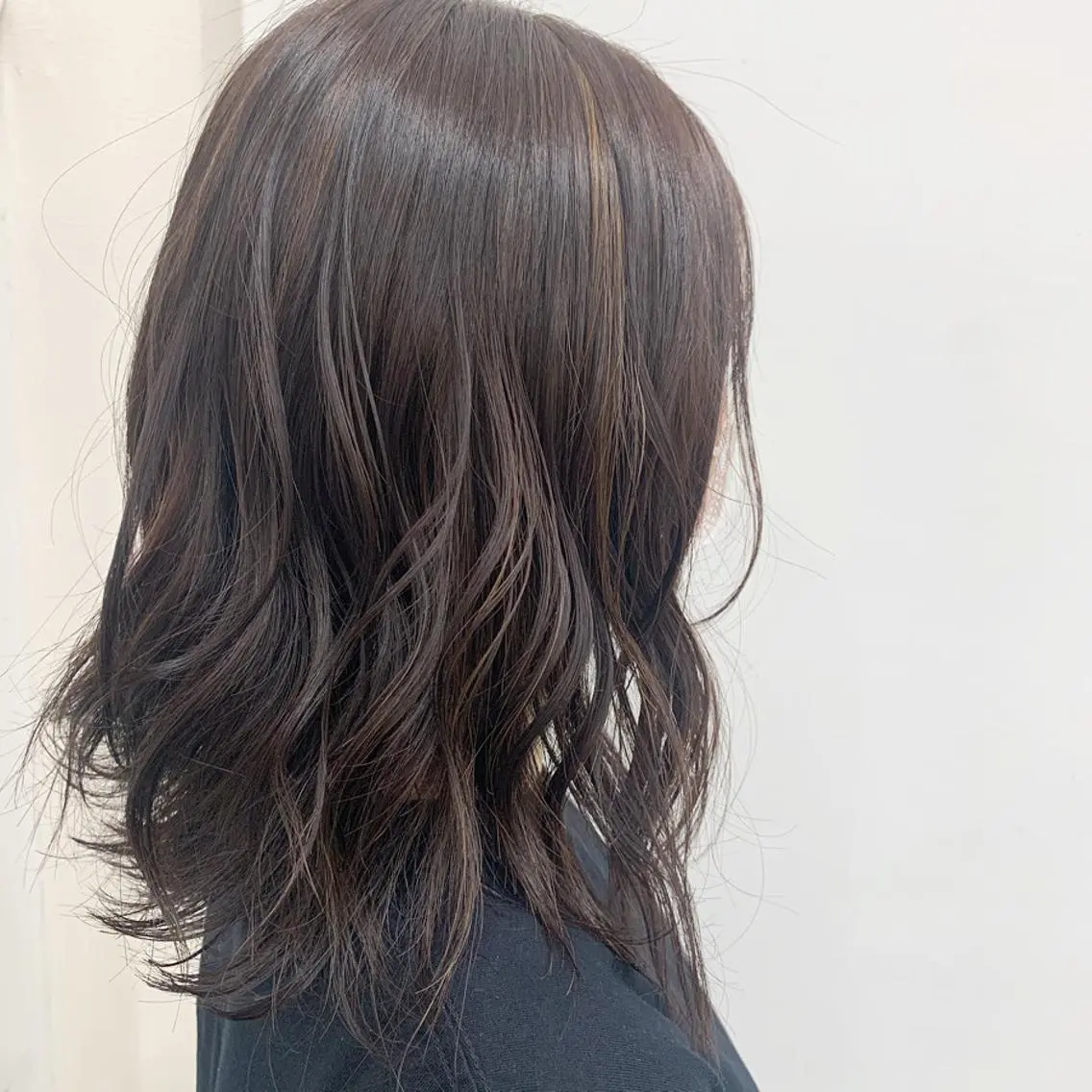 ミディアム カラー ハイライトカラー イルミナカラー ハイライト 川上 紗也加のヘアスタイル