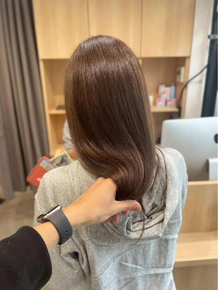 ロング カラー ベージュカラー ブリーチ 透明感カラー ミルクティーベージュ ブリーチなしカラー 🍪CuLuMi🍪 niccolo/西新のヘアスタイル