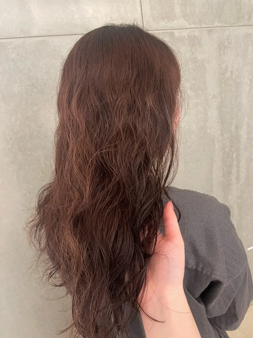 セミロング カラー 西梅田直結🌹 若林梨音のヘアスタイル