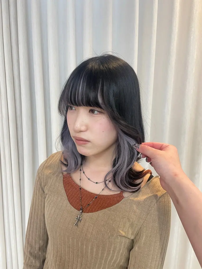 カラー ラベンダーカラー Mii. 内田萌々のヘアスタイル