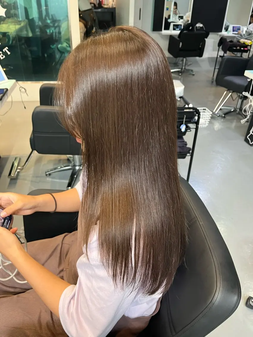 ロング カラー グレージュ オリーブグレージュ オリーブグレー レイヤーカット Rena🦄顔まわり カット🤍✂️のヘアスタイル