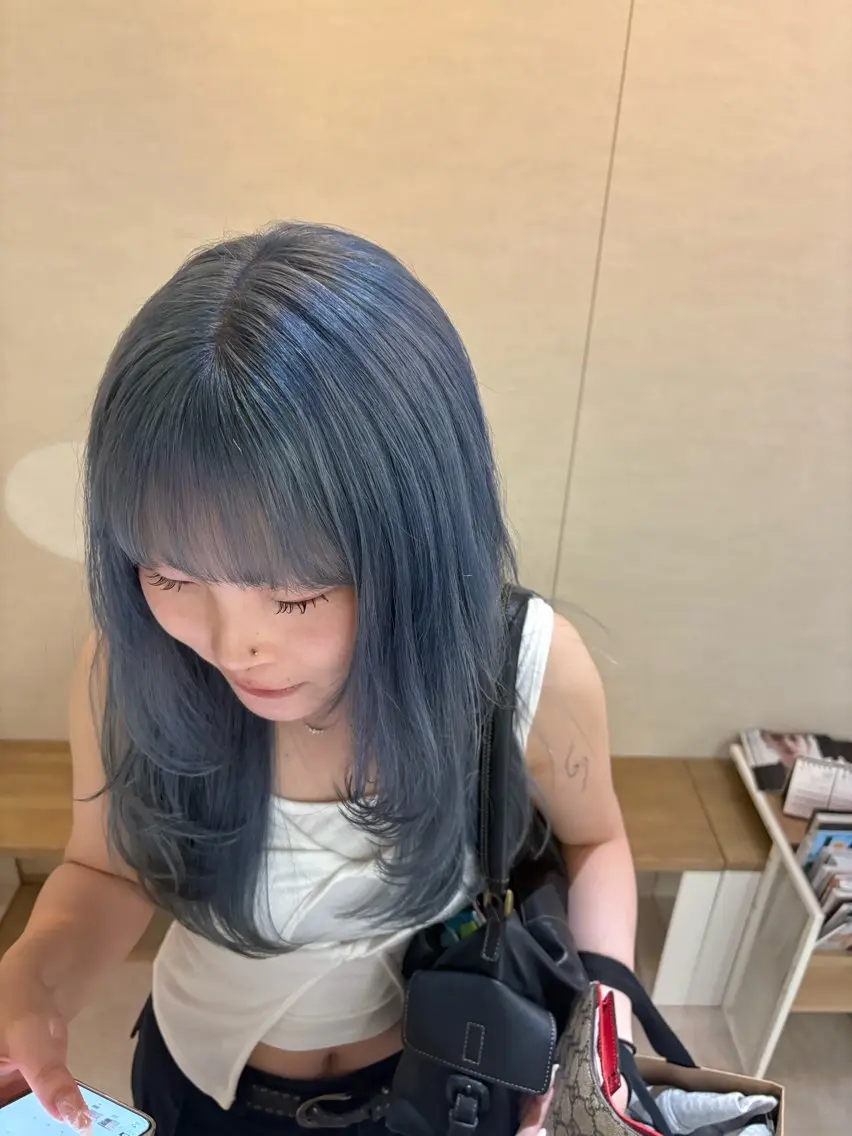 ロング ヘアカラー 艶感カラー🫧三浦 衣織のヘアスタイル