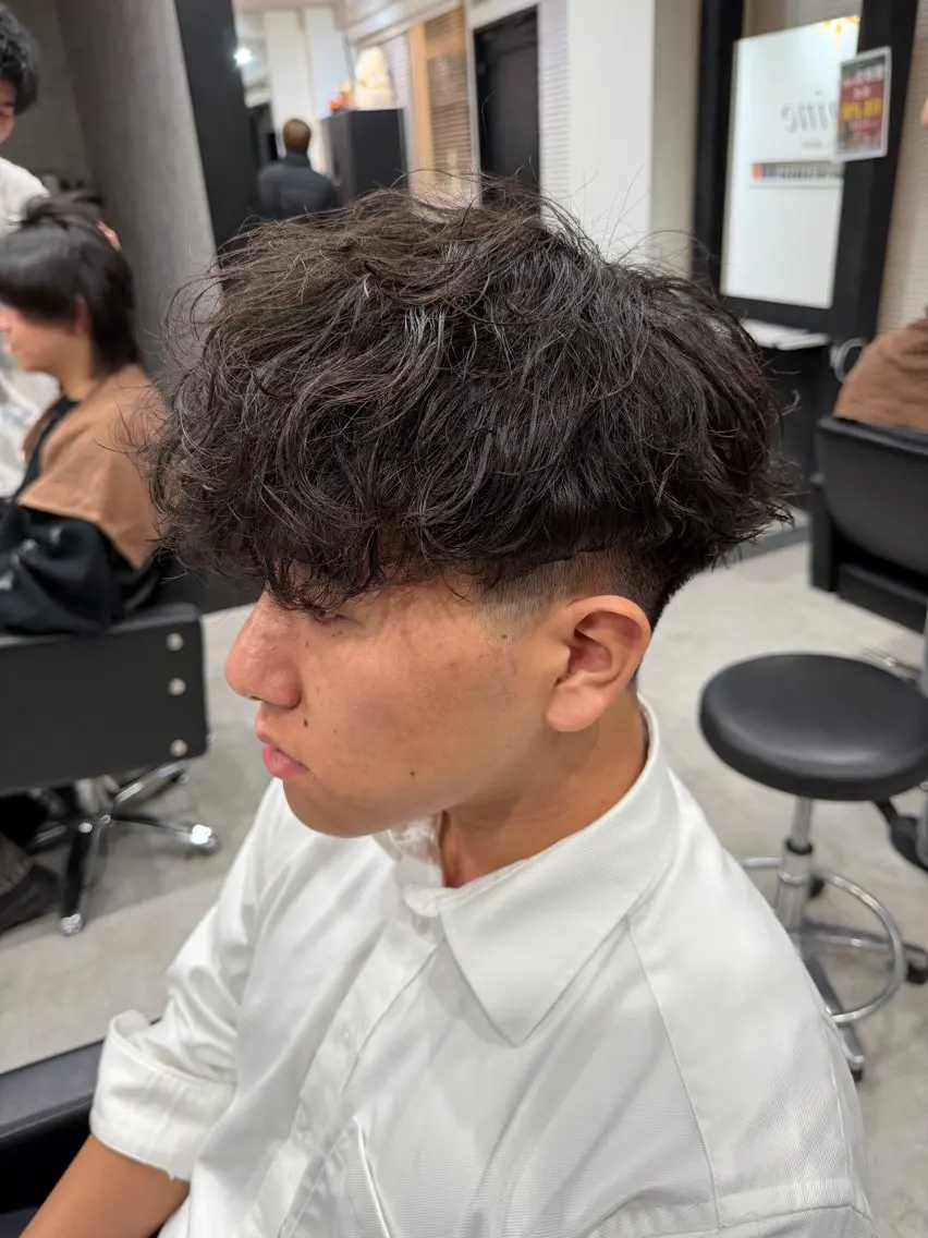 ショート パーマ メンズ スペインカール 波巻きパーマ カット パーマ ユウ🪄 パーマ指名No1のヘアスタイル
