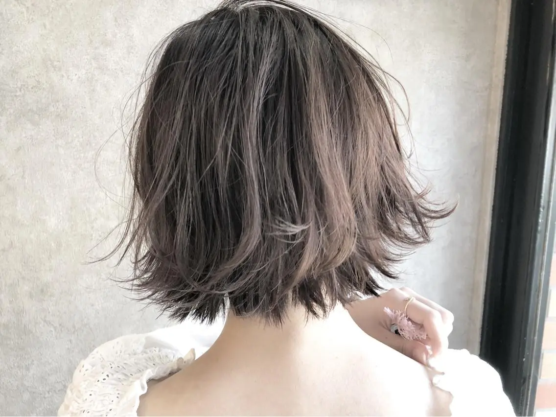 ショート パーマ 顔周りレイヤーカット ブリーチminamiのヘアスタイル