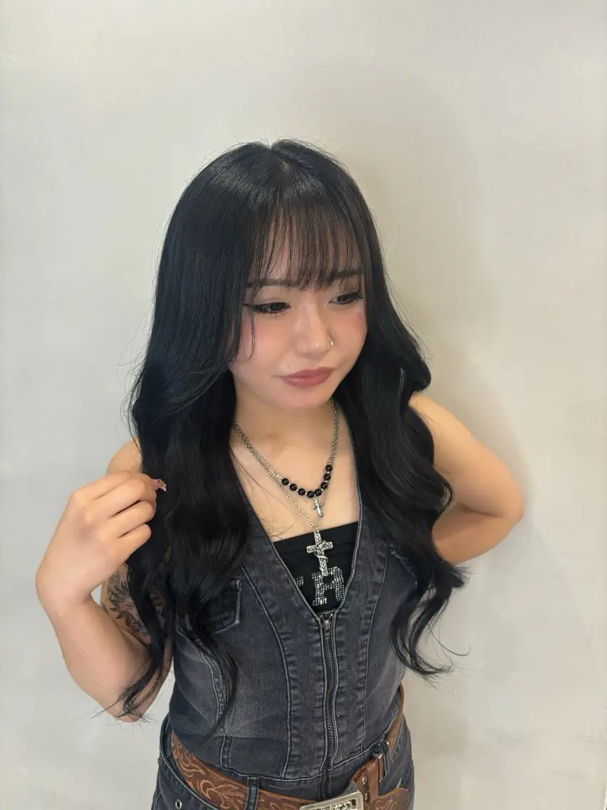 ロング カラー 黒髪 あるじゃんすー渋谷 himenaのヘアスタイル
