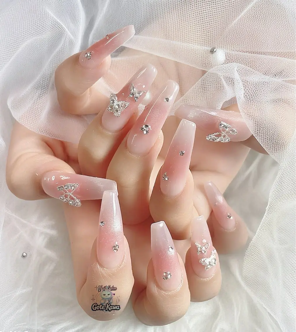 ネイル チークネイル キラキラネイル マグネットネイル ワンホンネイル ハンドネイル ハンドケア Gote Kawa nail salonのネイルデザイン