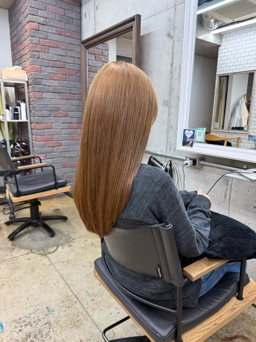 セミロング カラー ベージュカラー 透明感カラー 顔周りカット 韓国風ヘア レイヤーカット ヘアカラー ミルクティー/艶ハイ トーン/RIKUのヘアスタイル
