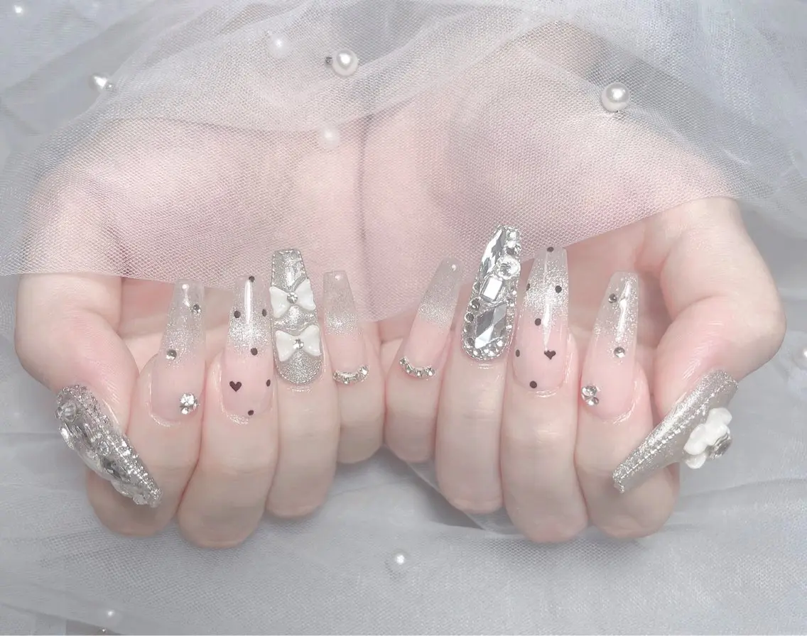 ネイル アートネイル グラデーション キラキラネイル ニュアンスネイル オフィスネイル ハンドネイル Amee Nail Salonのネイルデザイン