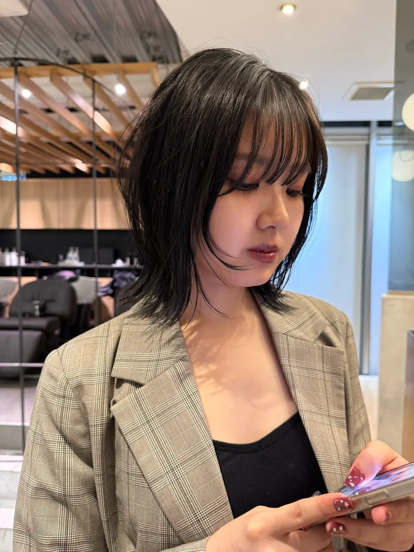ミディアム ボブレイヤー ボブ レイヤーカット 須藤 優真 切りっぱなしボブのヘアスタイル