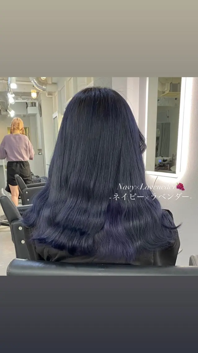 ミディアム カラー ブルーカラー インナーカラー ラベンダーカラー ネイビーカラー ヘアカラー 大阪ケアブリーチ/ ミルクティーベージュのヘアスタイル