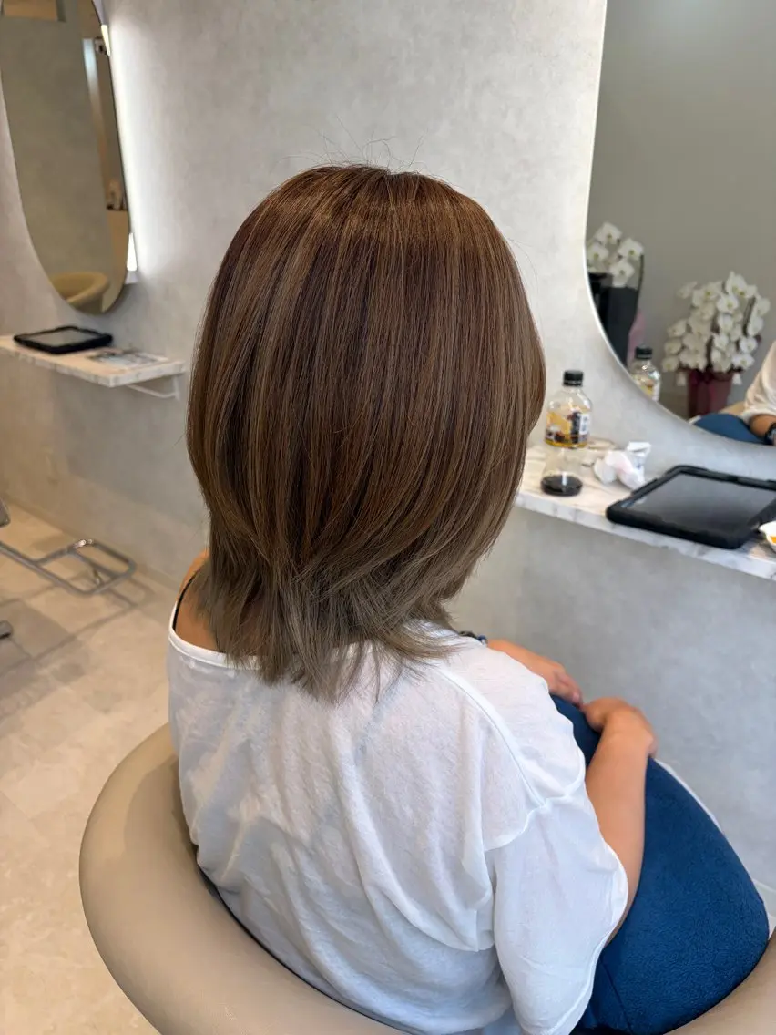 ミディアム カラー ブリーチ レイヤーカット カット ヘアカラー トリートメント Lino salon privé片岡友梨香のヘアスタイル