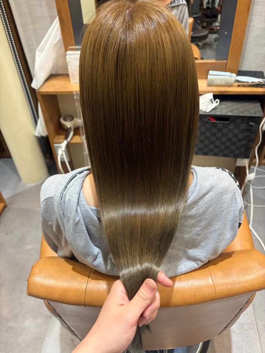 ロング ヘアカラー 杉浦 愛華のヘアスタイル
