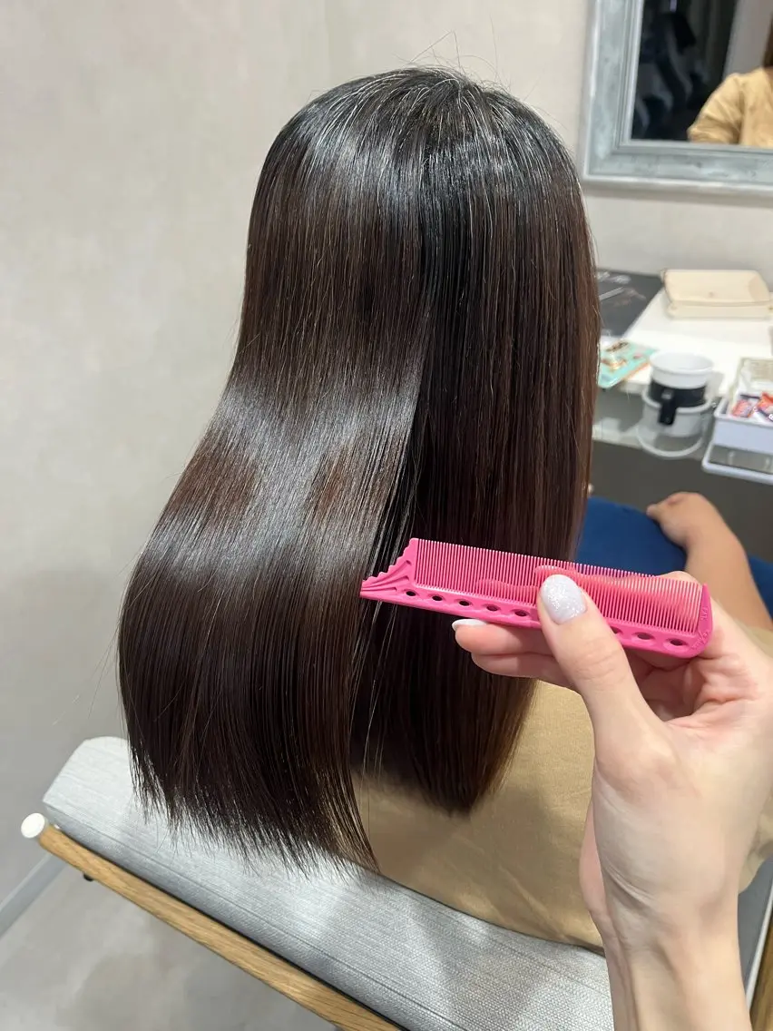 セミロング 縮毛矯正 森 愛友のヘアスタイル