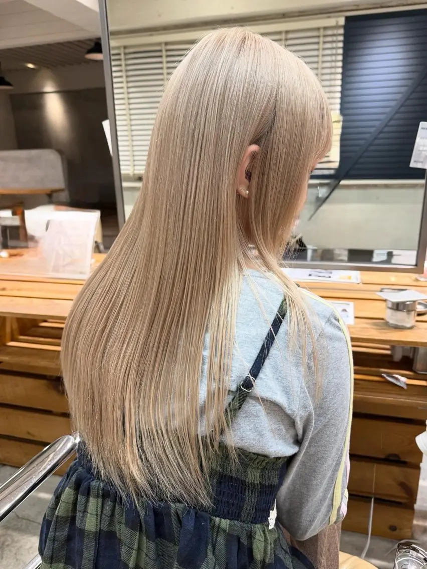 ロング カラー ブリーチ mellowman 【メロウマン】のヘアスタイル