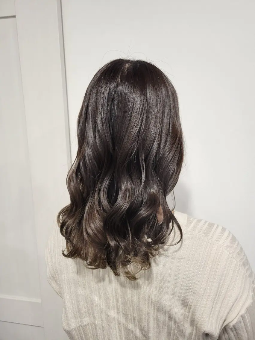 カラー kanae🫧 ｜透明感カラー｜平尾のヘアスタイル