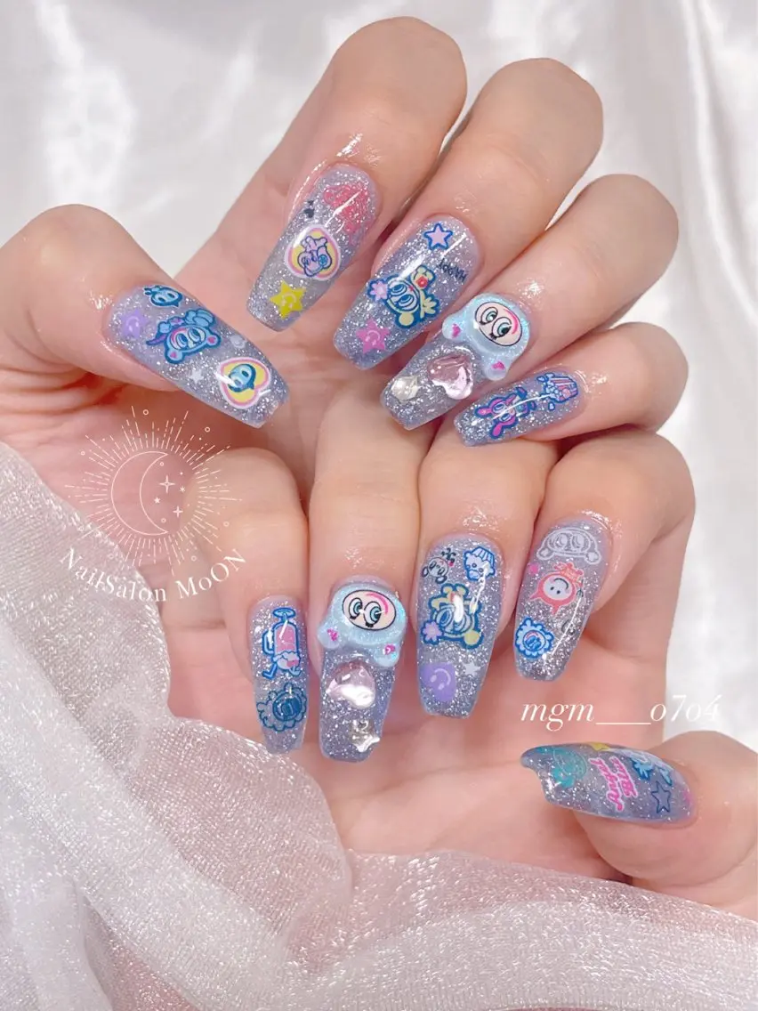 MoON...❤︎ MeGuのネイルデザイン