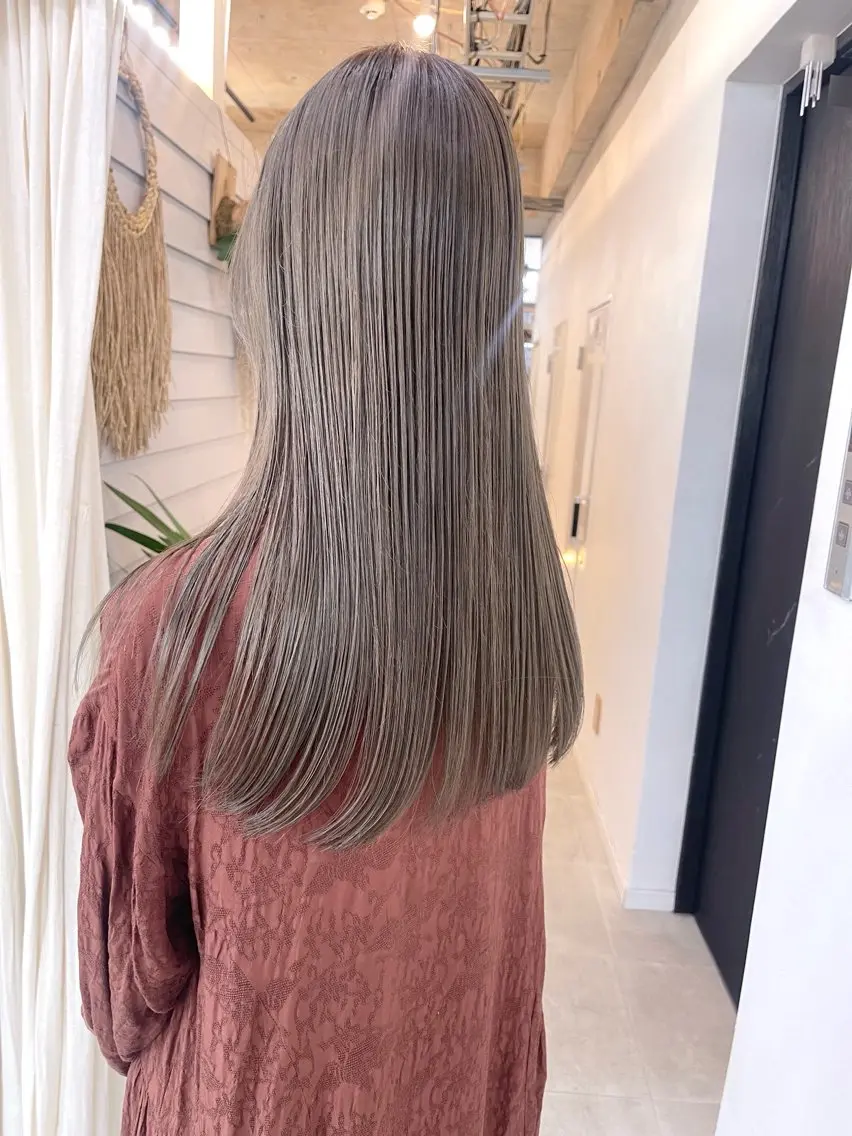 セミロング カラー ベージュカラー グレージュ オリーブベージュ オリーブカラー オリーブグレージュ ヘアカラー トリートメント AiM 大名　似合わせカットのヘアスタイル