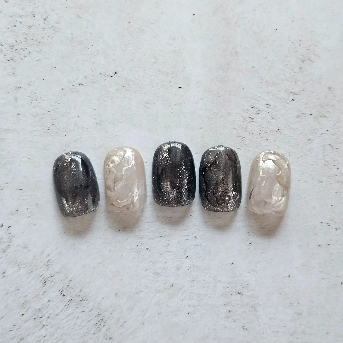ネイル キラキラネイル マグネットネイル 冬ネイル クリスマス ハンドネイル Nailsalon manoのネイルデザイン