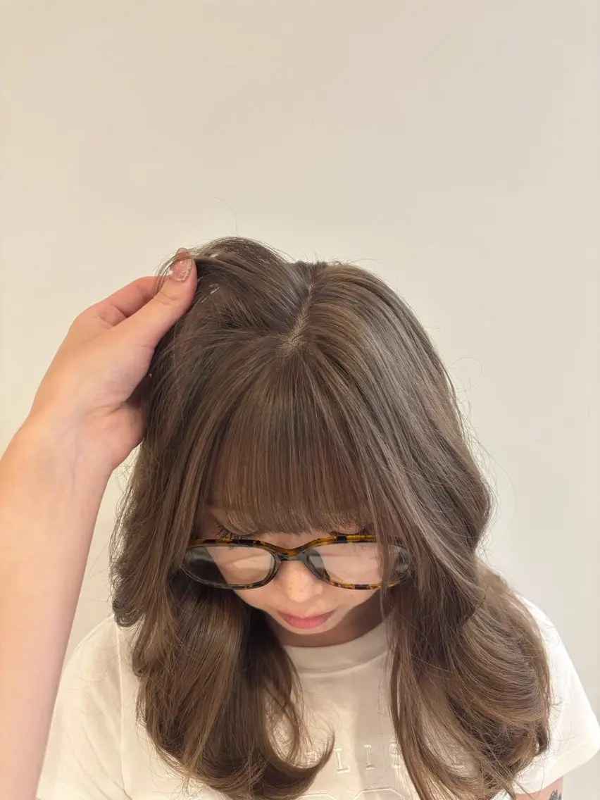 ロング カラー ブリーチ 柏木 彩夏のヘアスタイル