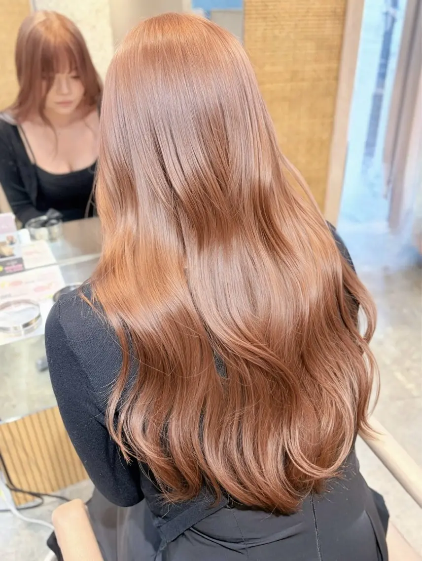 ロング カラー ヘアカラー トリートメント 失敗しないハイトーン ミルクティーベージュのヘアスタイル