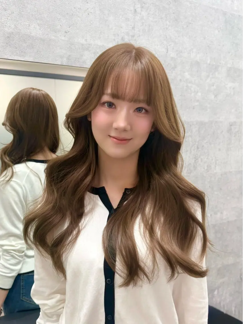 ロング カラー ロングレイヤー ベージュカラー ブリーチ 透明感カラー ダブルカラー カット ヘアカラー もも/透明感/ 暖色カラー/韓国ヘアのヘアスタイル