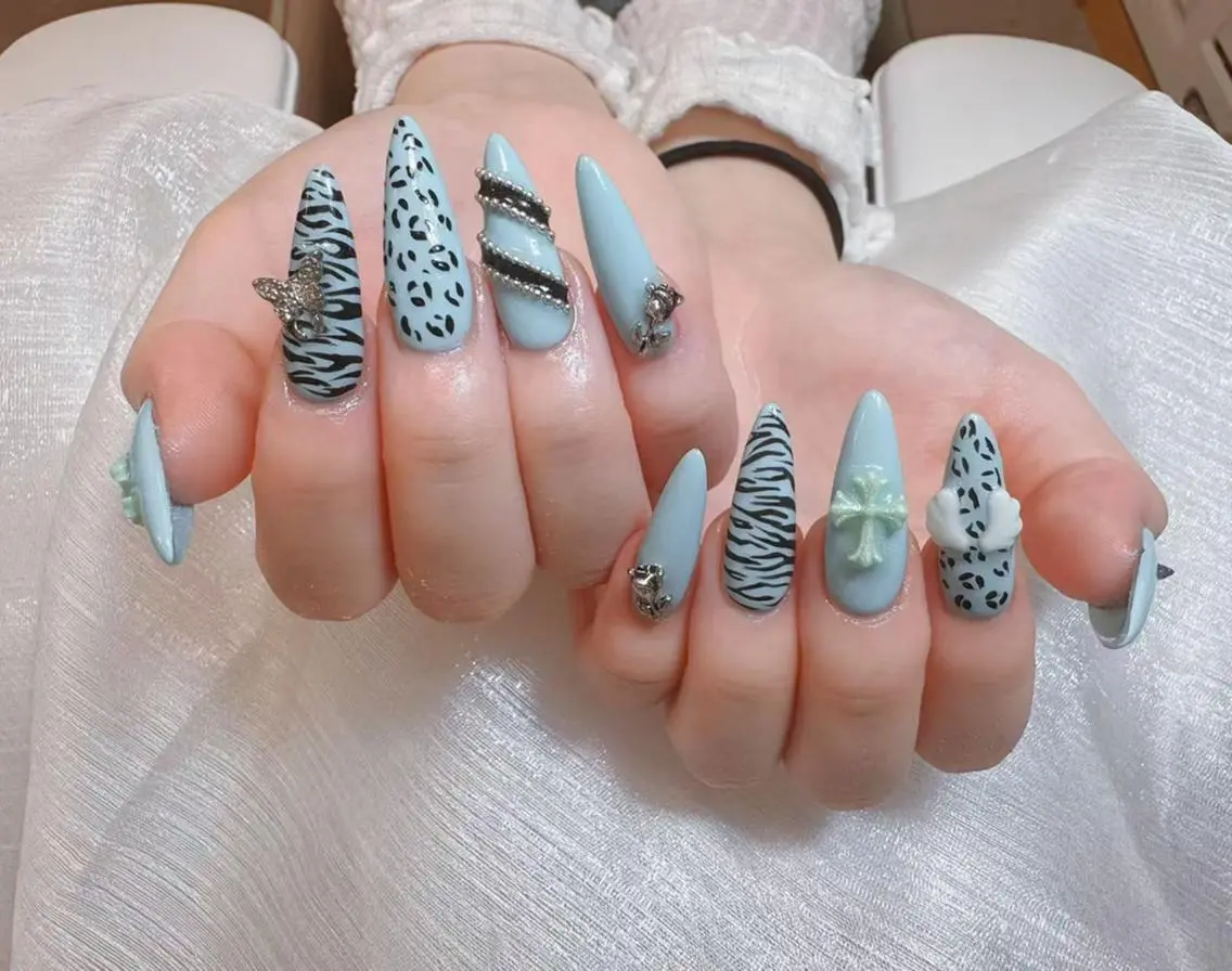 ネイル 長さ出し フレンチネイル 韓国ネイル マグネットネイル 持ち込み ハンドネイル ハンドケア The  Nail 新大久保店のネイルデザイン