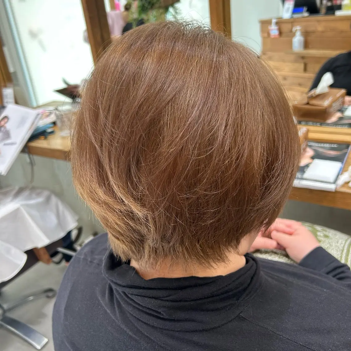 ショート カラー 丸みショート ベージュカラー 透明感カラー ダブルカラー ミルクティーベージュ カット ヘアカラー トリートメント 若狭 彩花のヘアスタイル