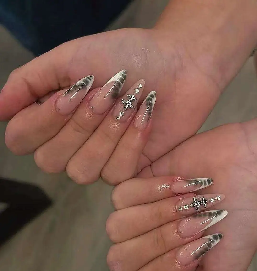 ネイル オーロラネイル フラワーネイル フットネイル フレンチネイル ジェルネイル ハンドネイル BabyYouMi nailのネイルデザイン