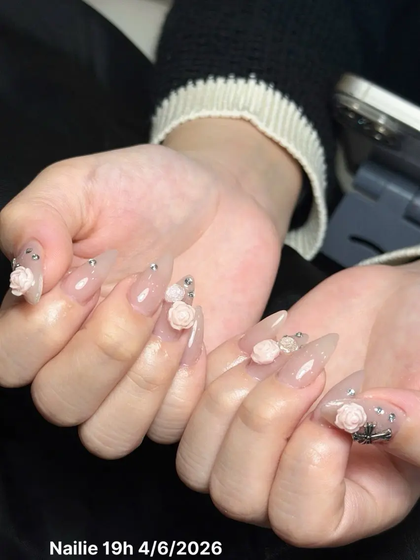 ネイル キラキラネイル マグネットネイル ぷっくりネイル 春ネイル ワンホンネイル ハンドネイル Candy Nailのネイルデザイン
