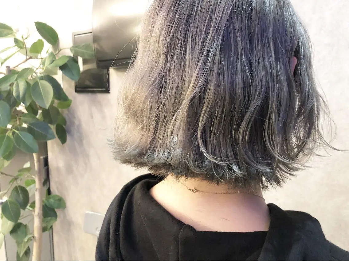 ショート カラー 顔周りレイヤーカット ブリーチminamiのヘアスタイル