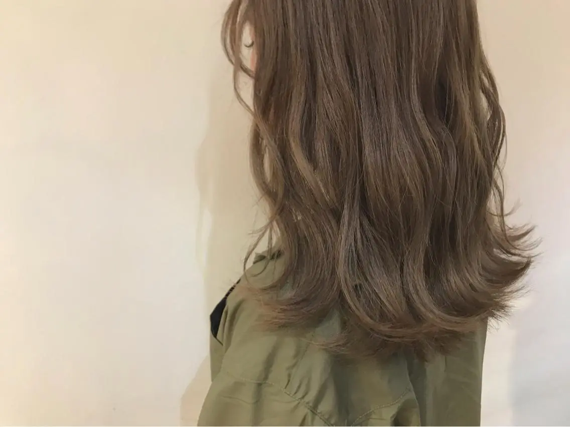 ミディアム カラー ヘアアレンジ ベージュカラー ブリーチ ヘアカラー ヒロミ/アレンジ/ アンニュイ/透け感のヘアスタイル