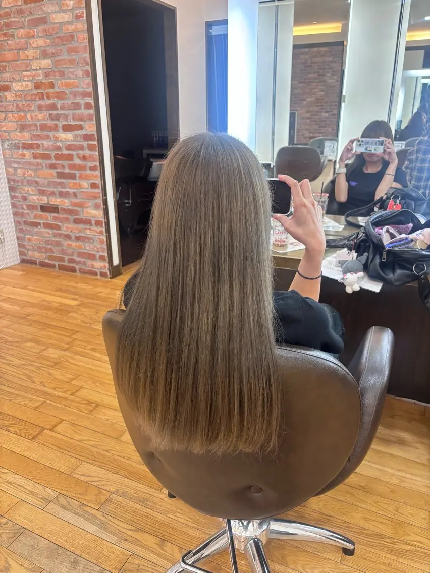 ロング カラー ベージュカラー ヘアカラー VAN COUNCIL清須店のヘアスタイル