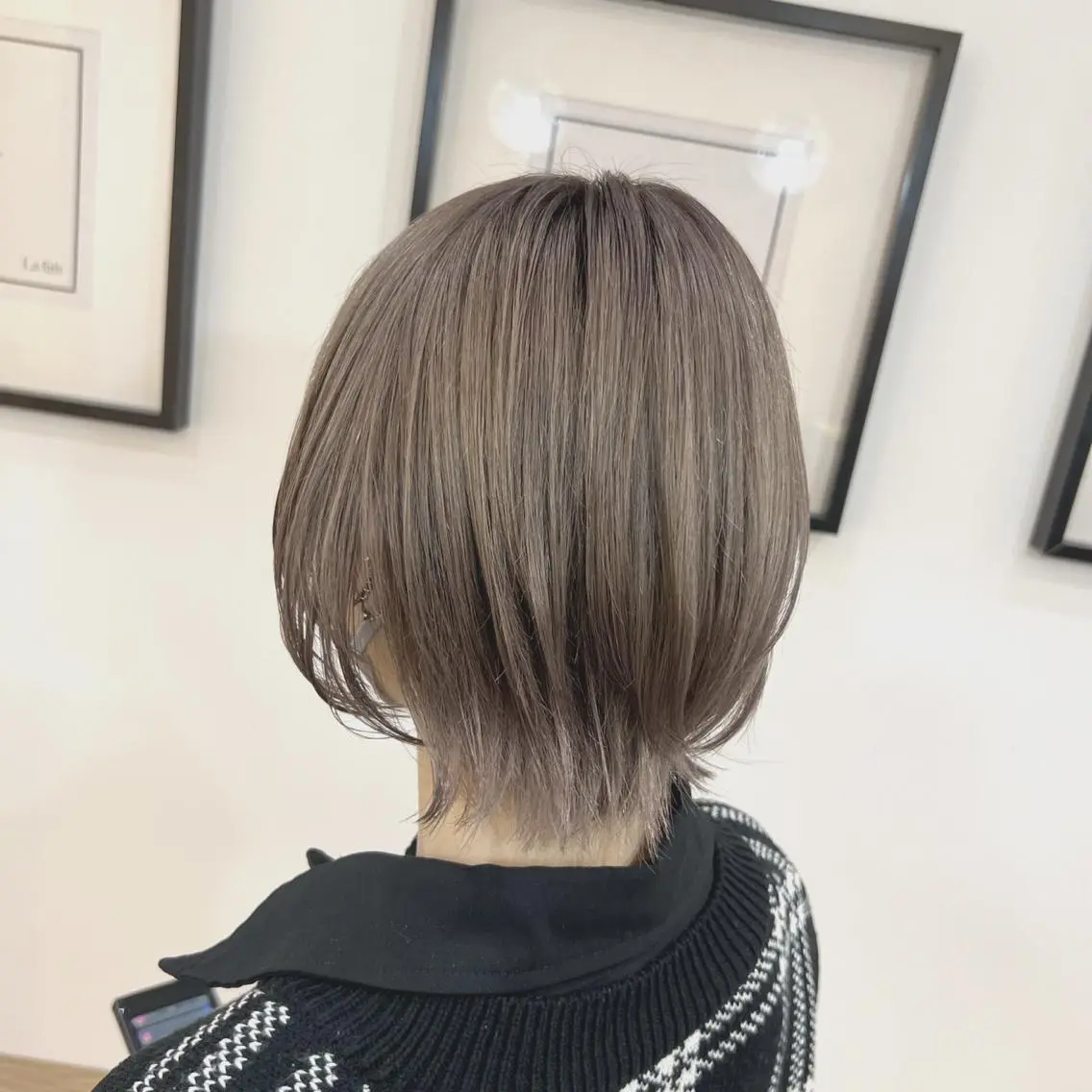 ショート カラー グレージュ ミルクティーグレージュ ウルフカット ブリーチなしWカラー ✨縮毛矯正✨ワタベのヘアスタイル