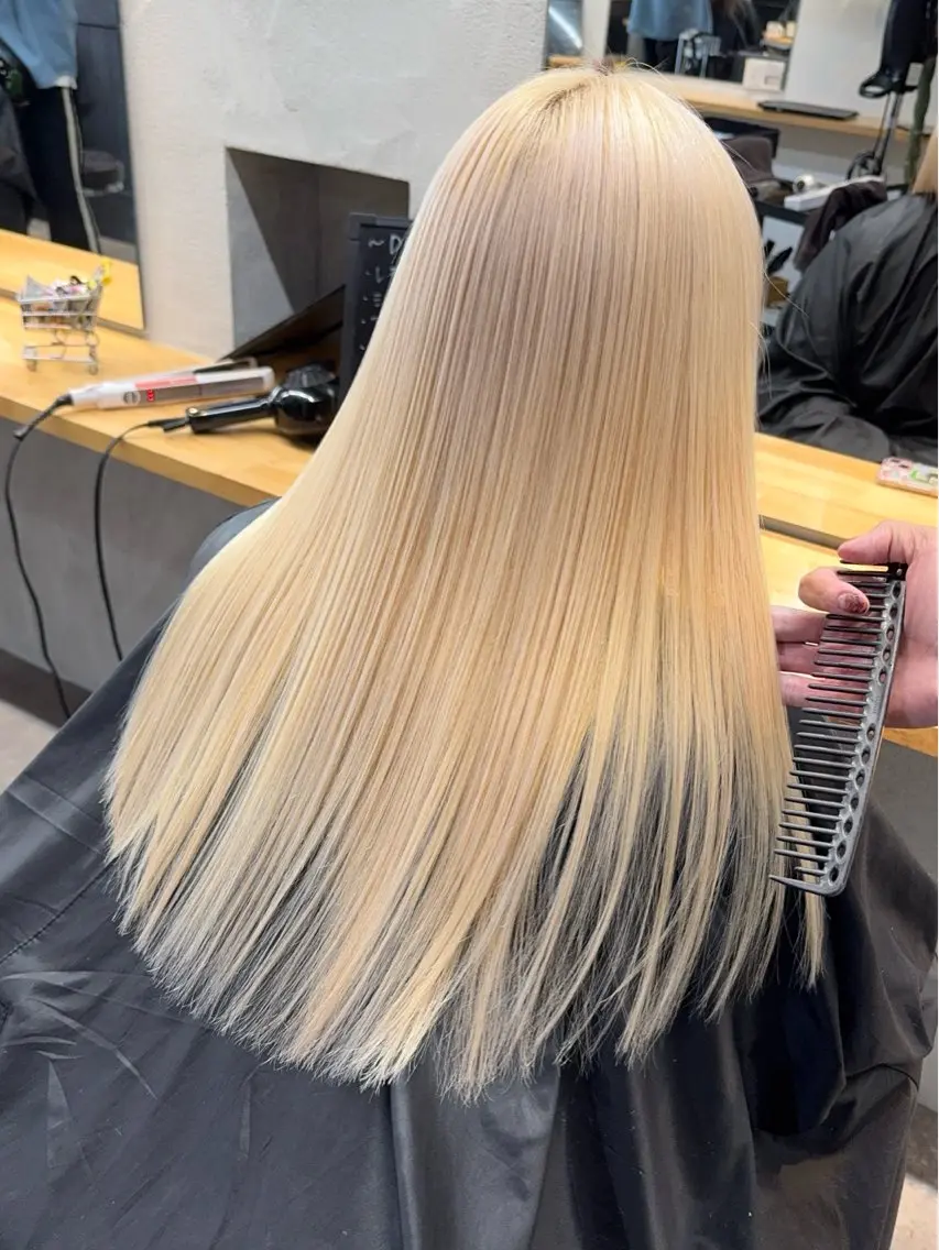 セミロング カラー ブリーチ カット ヘアカラー サクマ リョウジのヘアスタイル