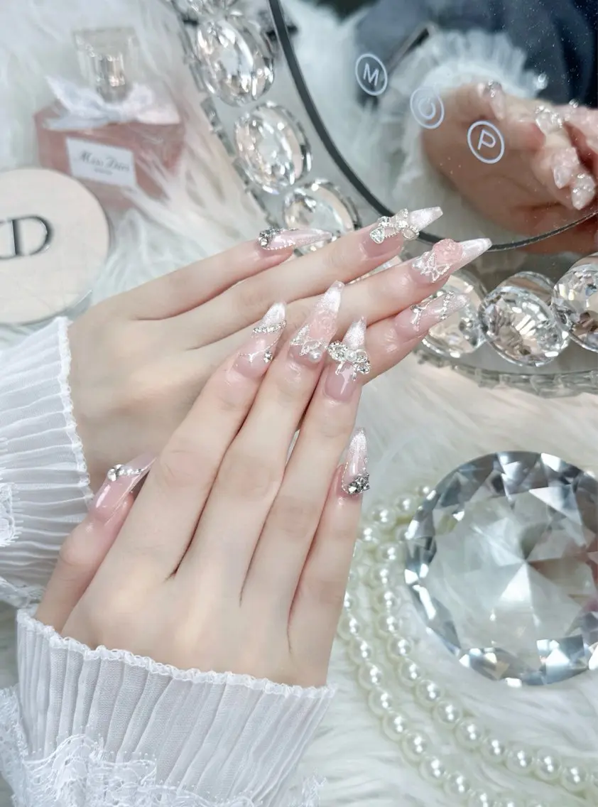 ネイル ジェルネイル 韓国ネイル マグネットネイル 持ち込み オフィスネイル ハンドネイル ハンドケア Kitty Nail Novaのネイルデザイン