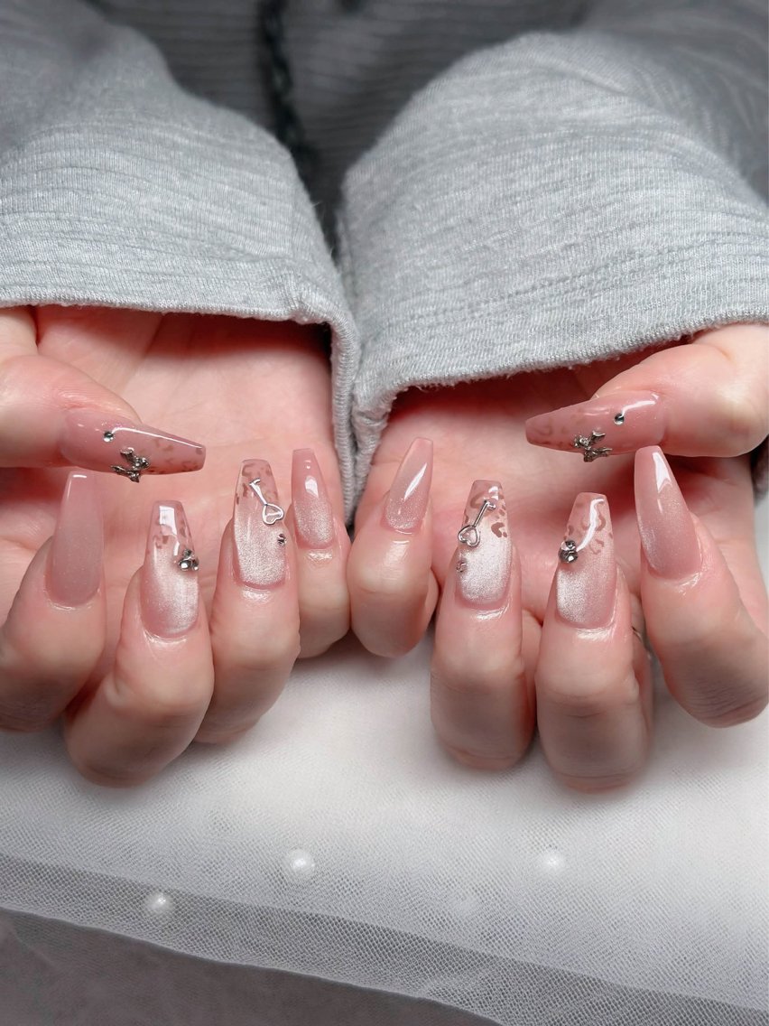 ネイル チークネイル フレンチネイル キラキラネイル 韓国ネイル マグネットネイル ハンドネイル yuuna hbabynailのネイルデザイン