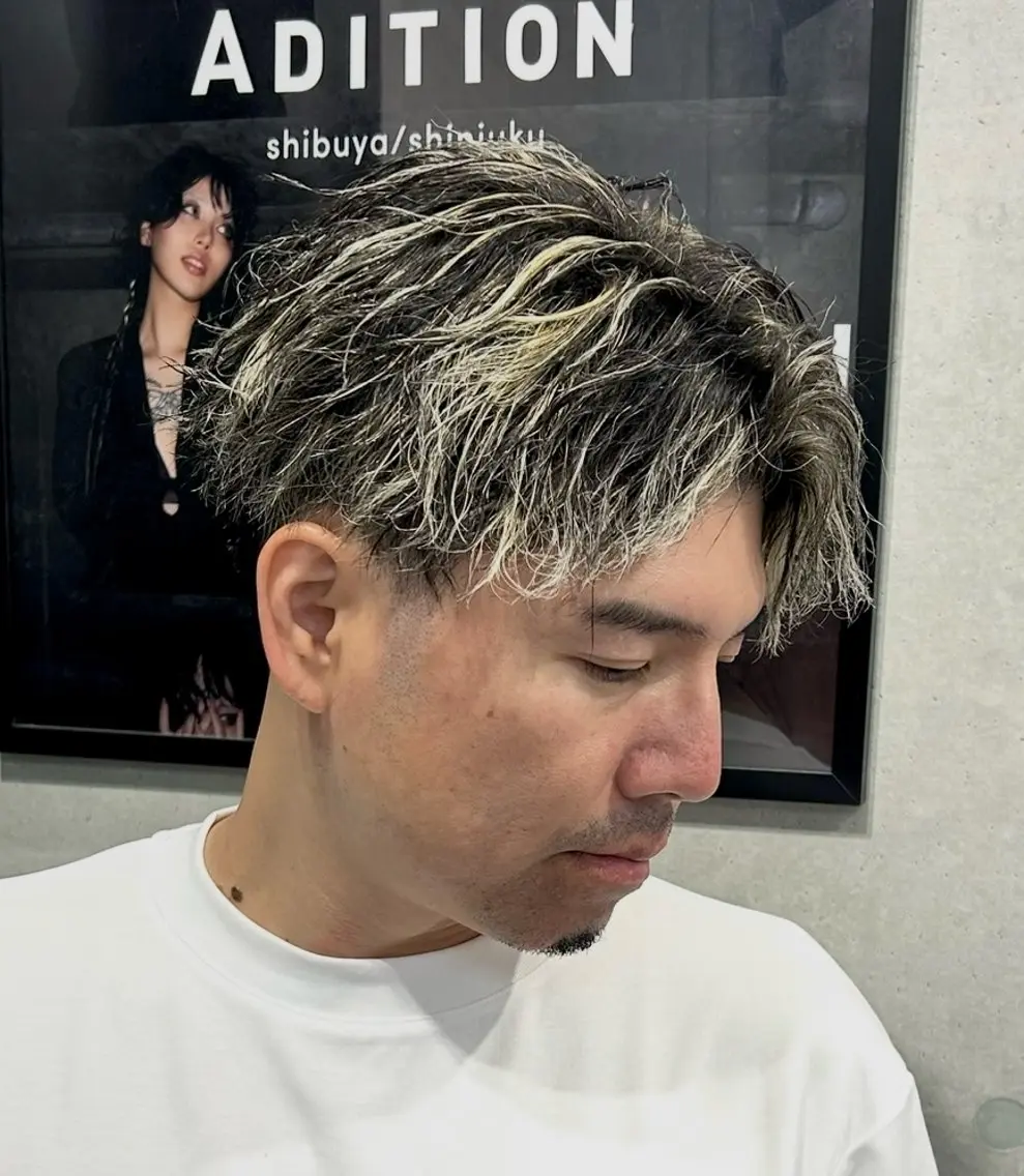 ショート カラー パーマ メンズ カット ヘアカラー パーマ 岩城 滉成のヘアスタイル