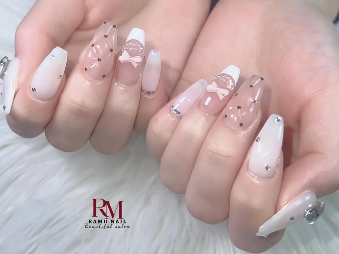 ネイル アートネイル チークネイル 長さ出し フレンチネイル グラデーション ハンドネイル RAMU_Nail 池袋店のネイルデザイン