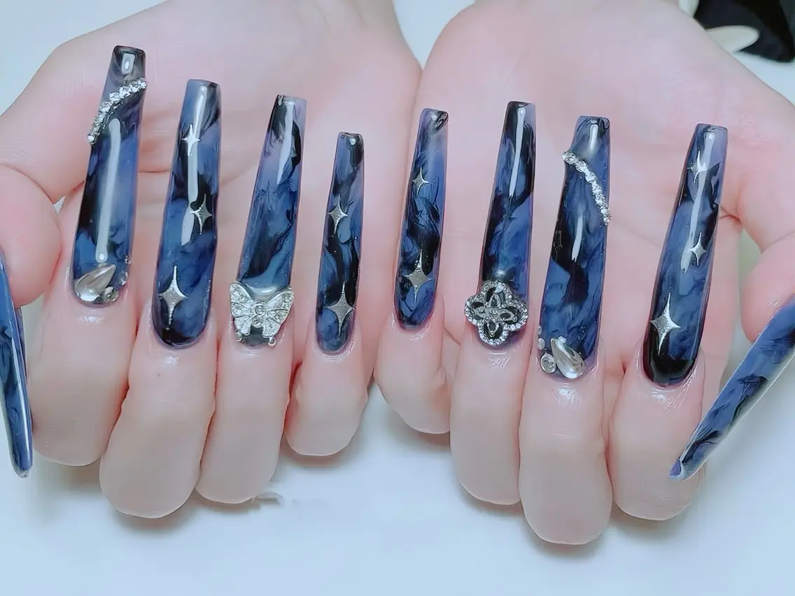ネイル チークネイル フレンチネイル ガラスフレンチ グラデーション キラキラネイル Rin Nail 新大久保店のネイルデザイン