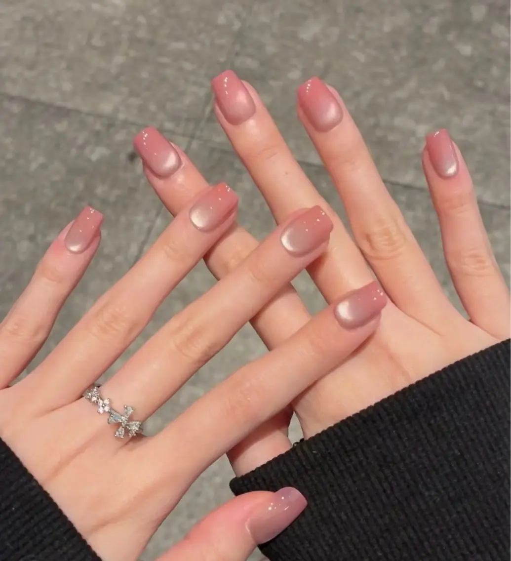 【ハンド】うるうるマグネットにグラデーション🥺(マグネットに透明感のあるグラデーションを重ねた上品なデザイン✨)の写真