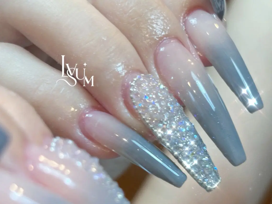 ネイル グラデーション ロングネイル ハンドネイル lvsum nailのネイルデザイン