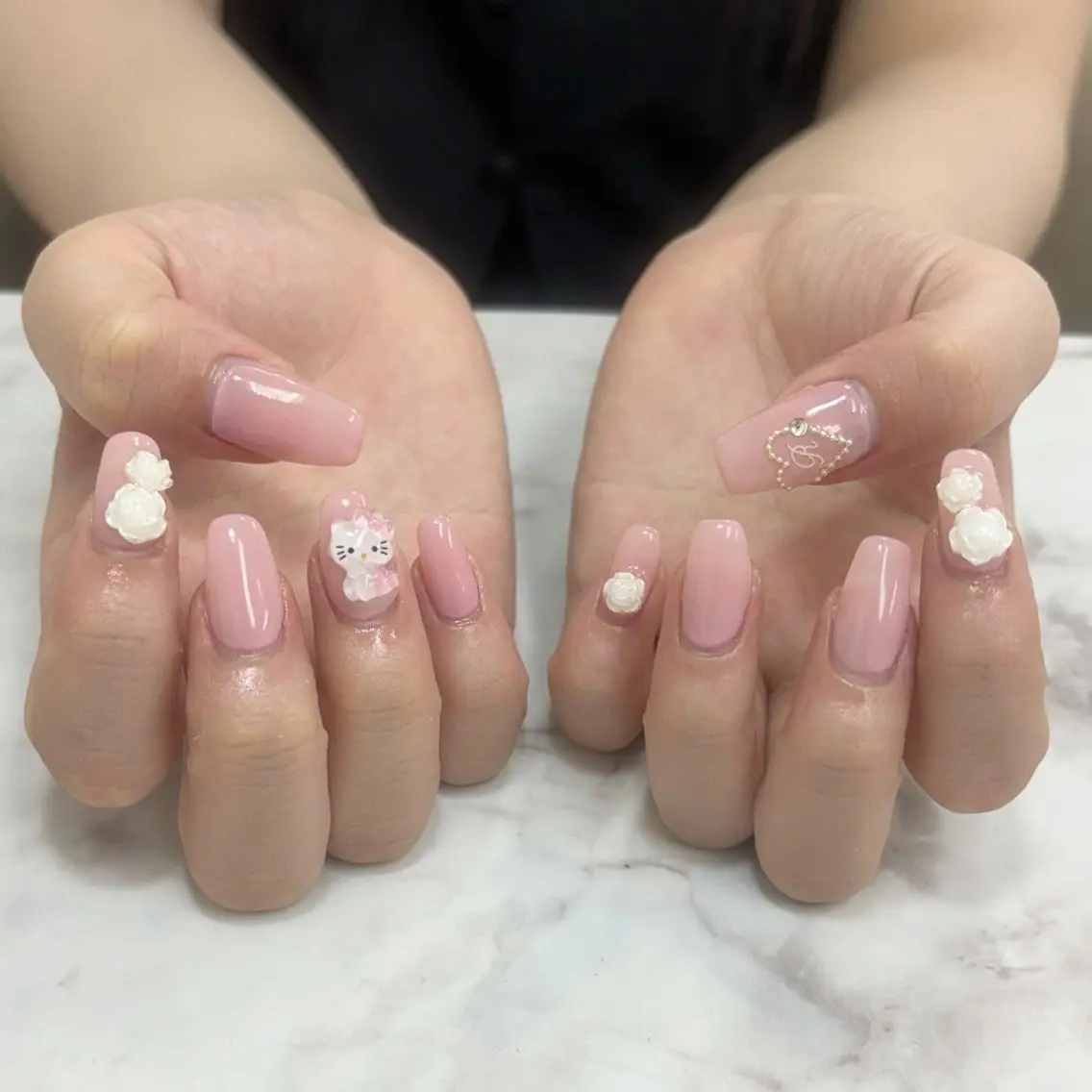salon UNE LMA見習いスタッフのネイルデザイン