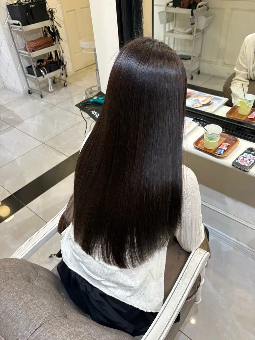 ロング 濱田輝レイヤー 韓国風 ハイトーンのヘアスタイル