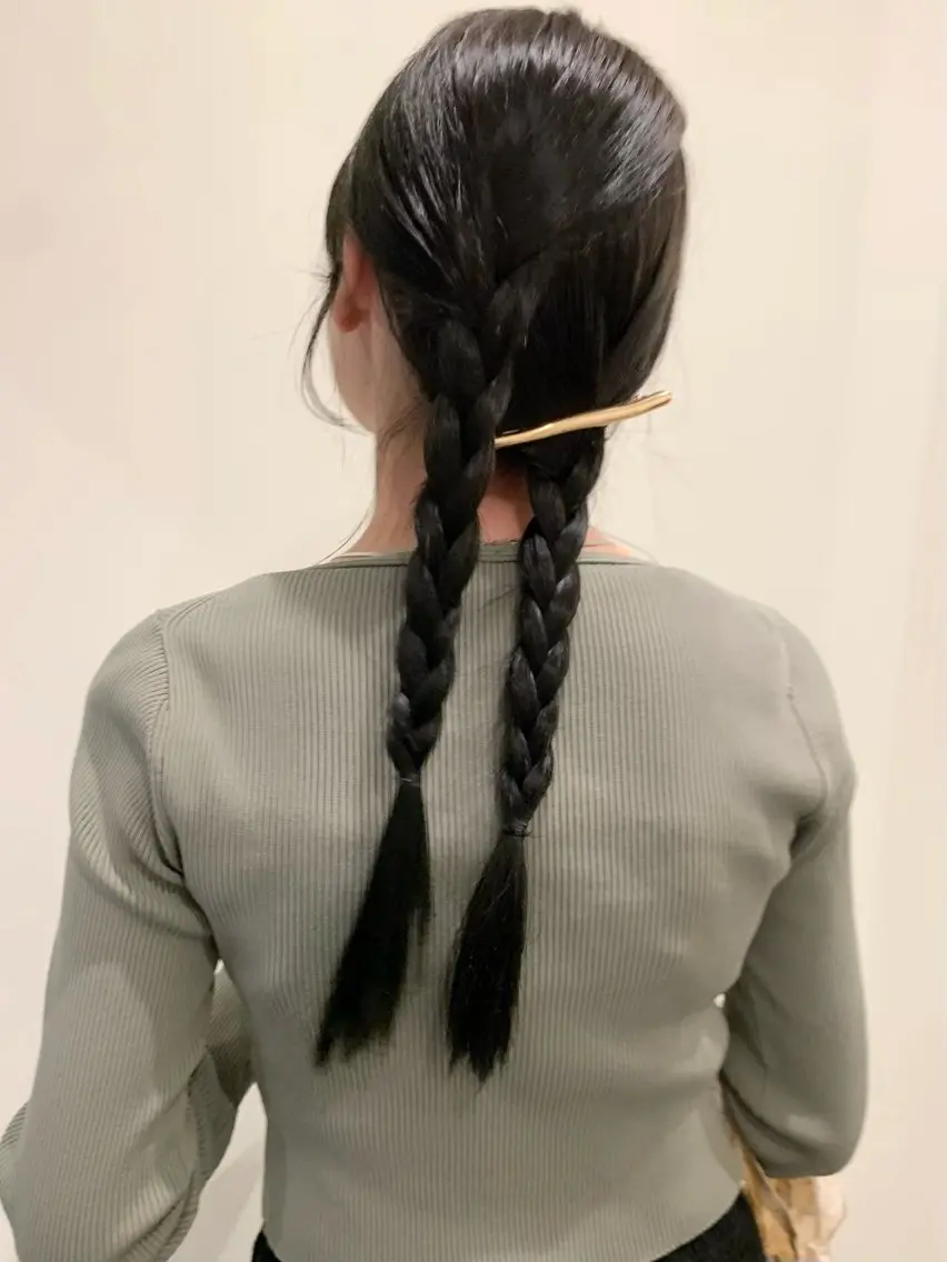 セミロング カラー グレージュ カット ヘアカラー トリートメント 落合希 Olivebeigeのヘアスタイル