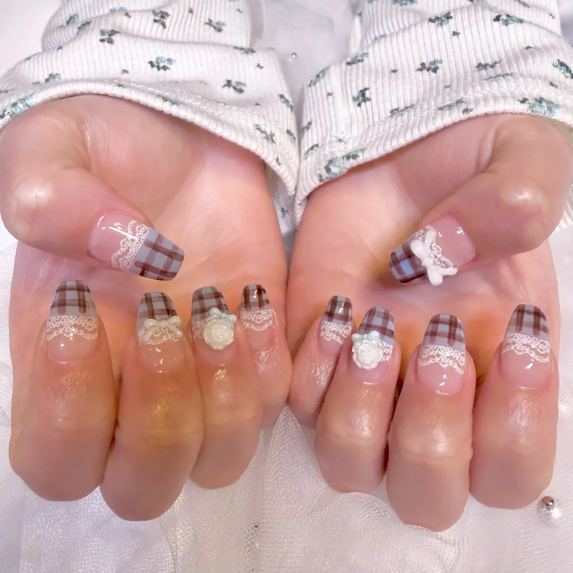 ネイル ガーリー ハンドネイル nail salon e'mu💐のネイルデザイン