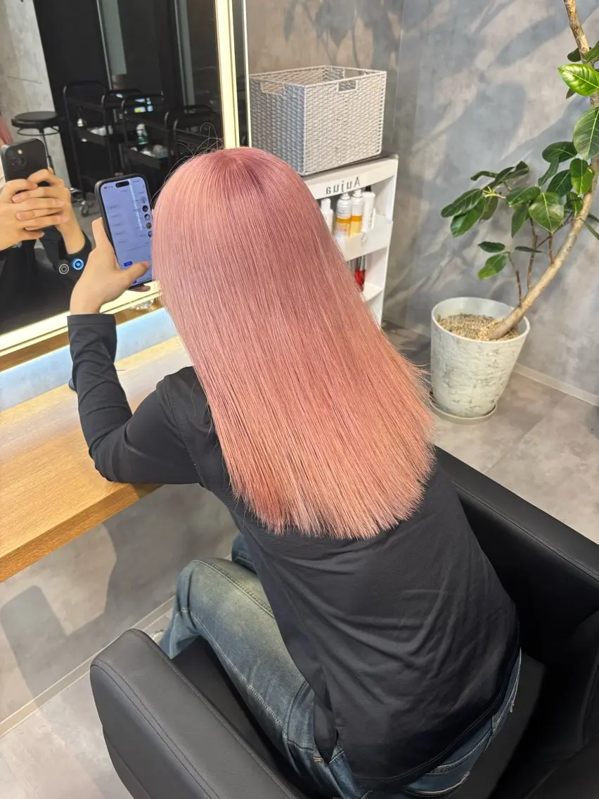 ロング カラー パーマ ヘアアレンジ ヘアカラー トリートメント ヘッドスパ ヘアセット 透明感ブリーチカラー 🌈TOMOHIROのヘアスタイル
