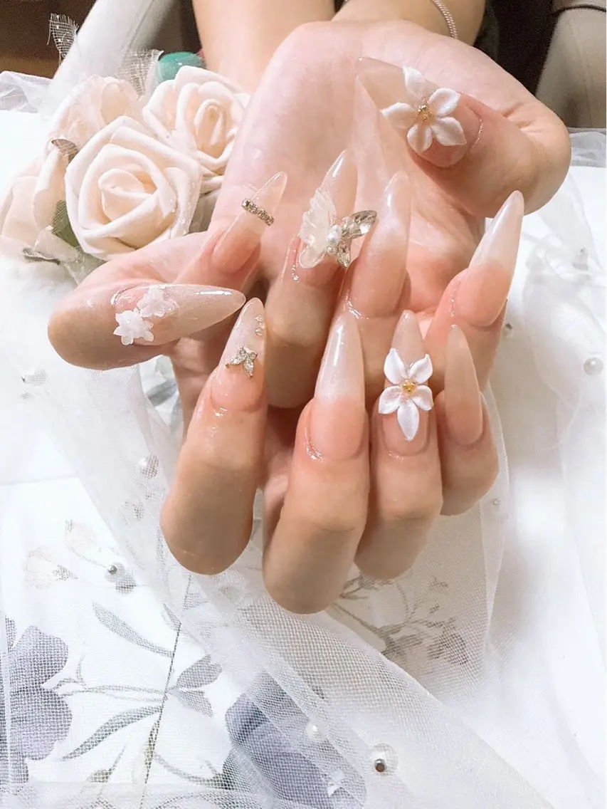 ネイル フラワーネイル キラキラネイル ピンク ピンクベージュ ブライダルネイル 😸Only One Nailサロンのネイルデザイン