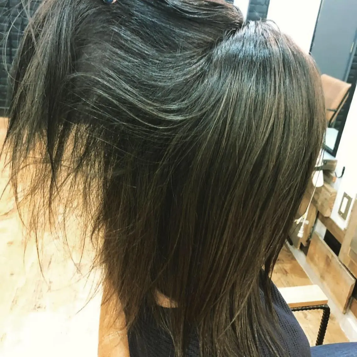 ミディアム カラー アッシュ ハイライトカラー ハイライト カット ヘアカラー トリートメント 特殊カラー特化 ✂️SHIAN フジのヘアスタイル