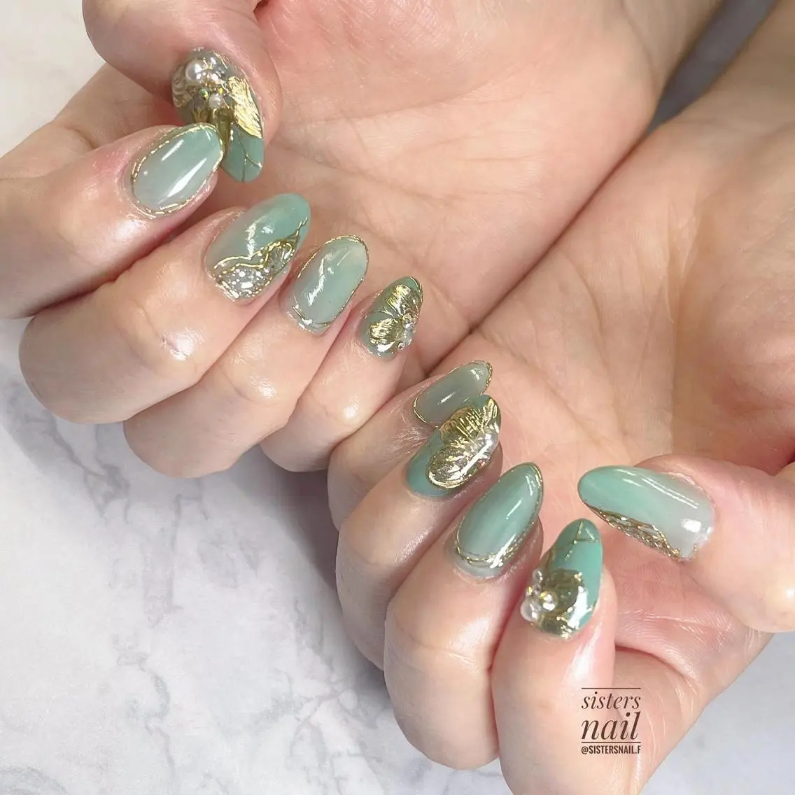 ネイル アートネイル フラワーネイル ゴールド グリーン sisters nail.fのネイルデザイン