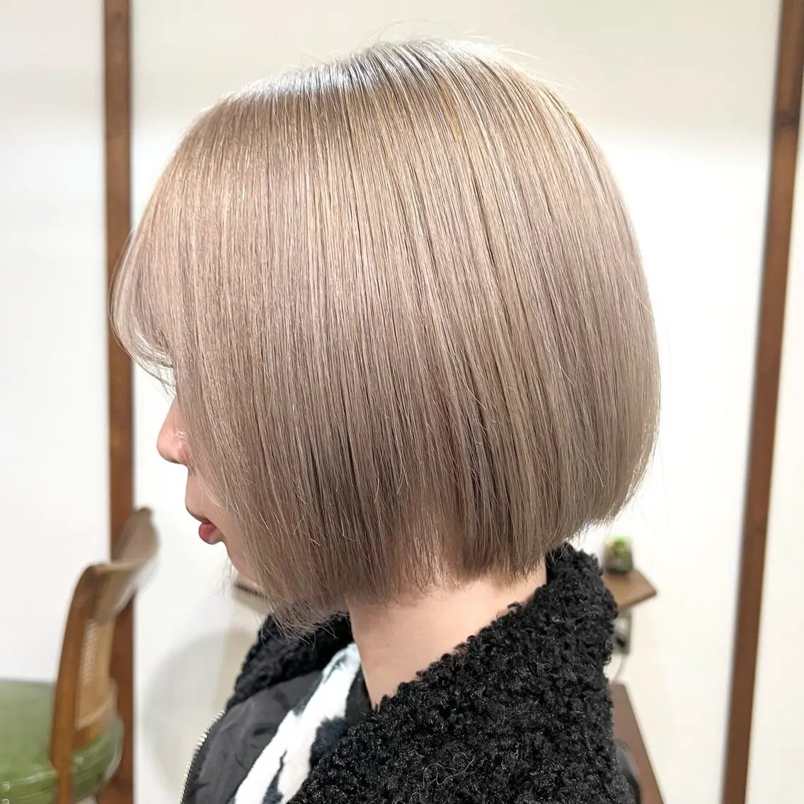 ショート カラー ベージュカラー ブリーチ ホワイトベージュ Ami ケアブリーチ/表参道のヘアスタイル